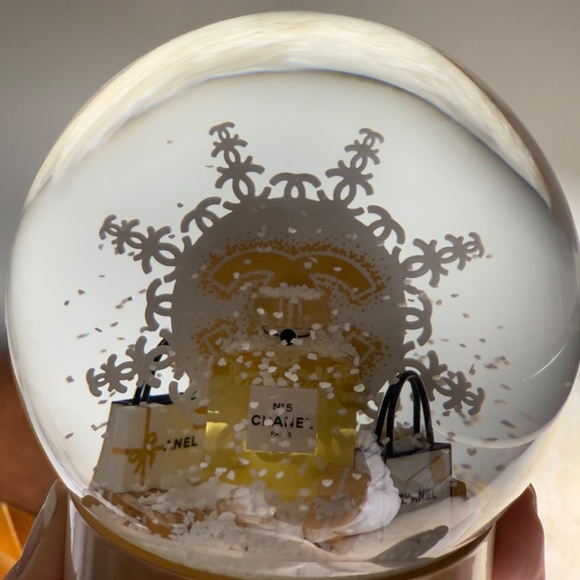 NEW Chanel 2024 Holiday Snow Globe And Holiday Card - Picture 6 of 8